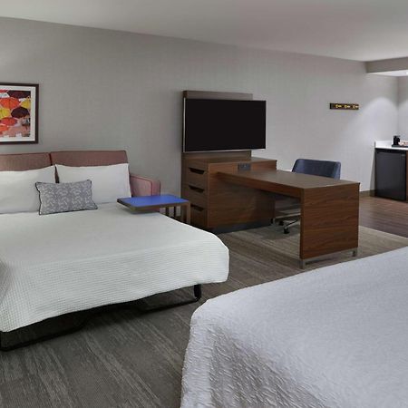Hampton Inn & Suites Montreal-דורבאל מראה חיצוני תמונה