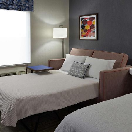 Hampton Inn & Suites Montreal-דורבאל מראה חיצוני תמונה