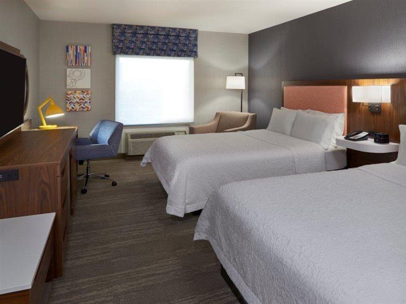 Hampton Inn & Suites Montreal-דורבאל מראה חיצוני תמונה