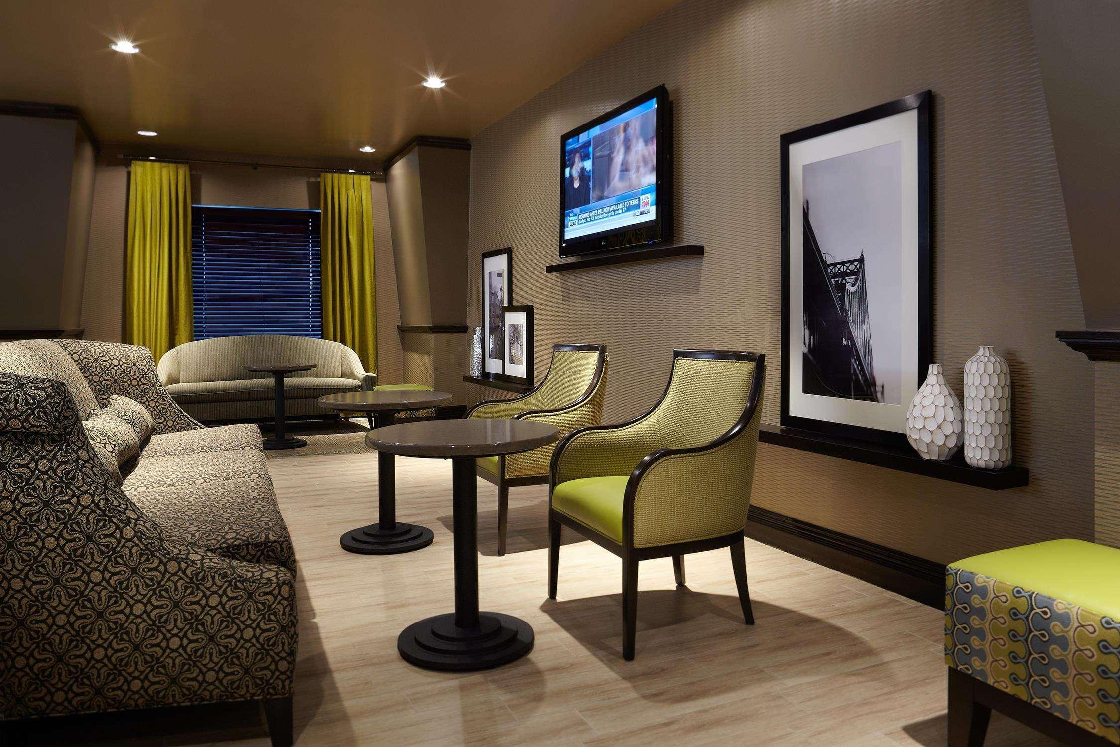 Hampton Inn & Suites Montreal-דורבאל מראה חיצוני תמונה