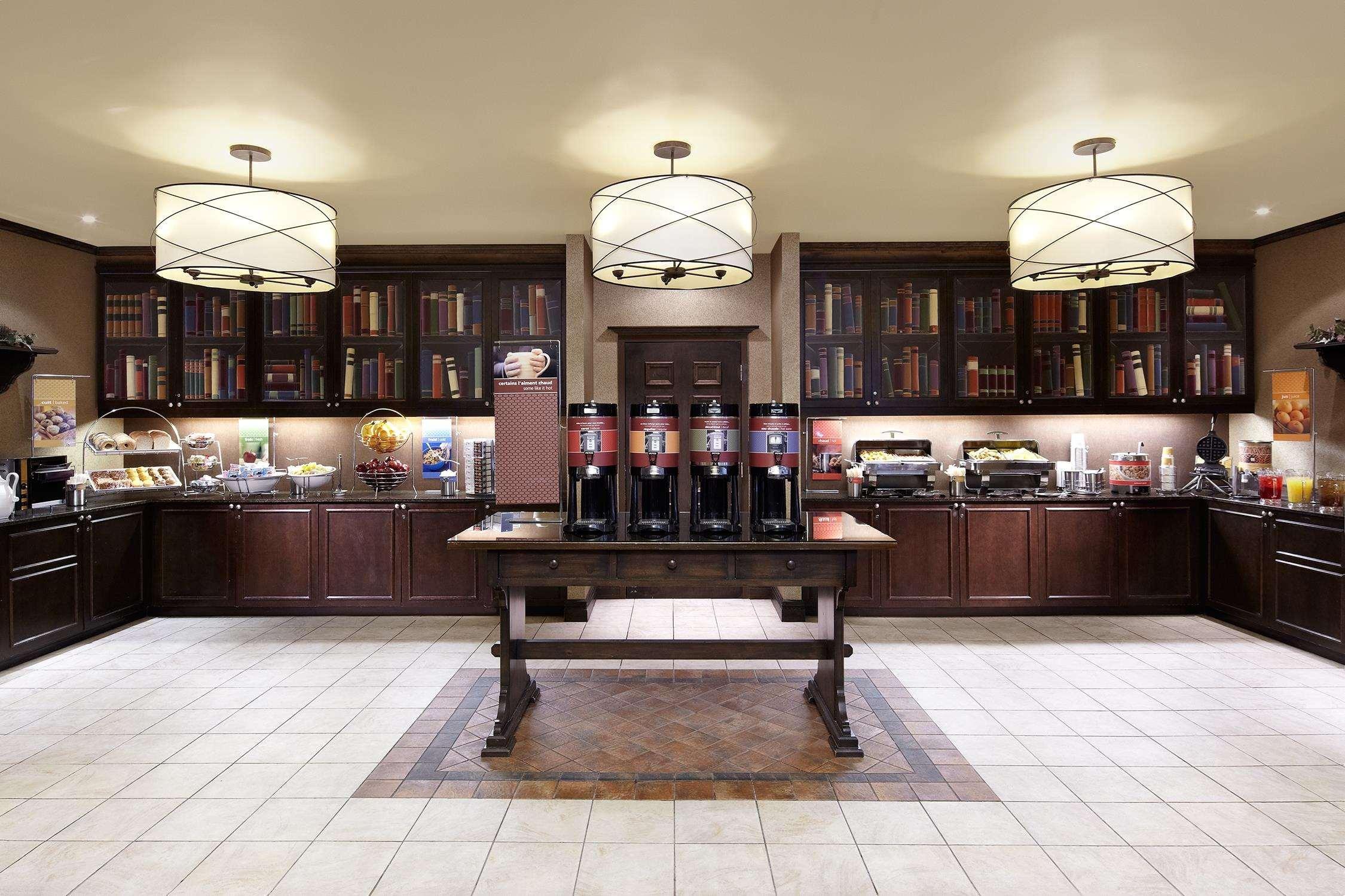 Hampton Inn & Suites Montreal-דורבאל מסעדה תמונה
