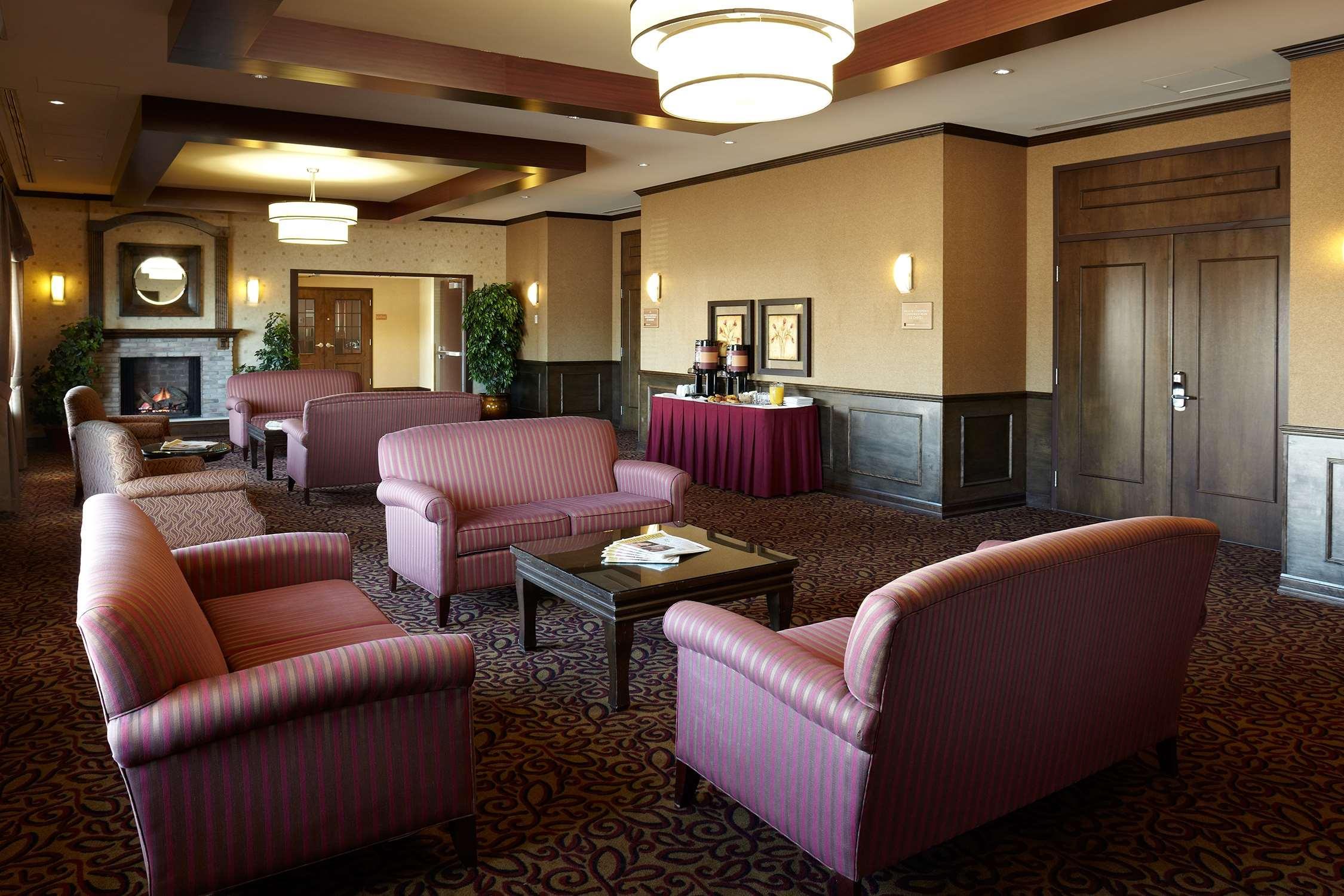 Hampton Inn & Suites Montreal-דורבאל מראה חיצוני תמונה
