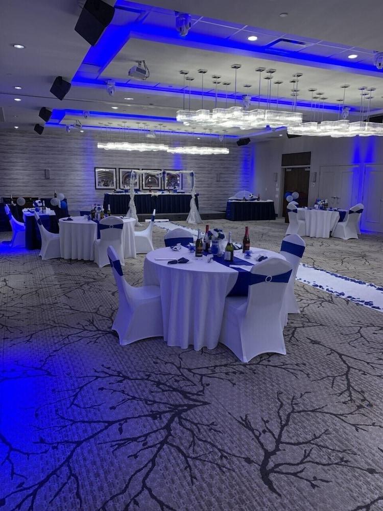 Hampton Inn & Suites Montreal-דורבאל מראה חיצוני תמונה