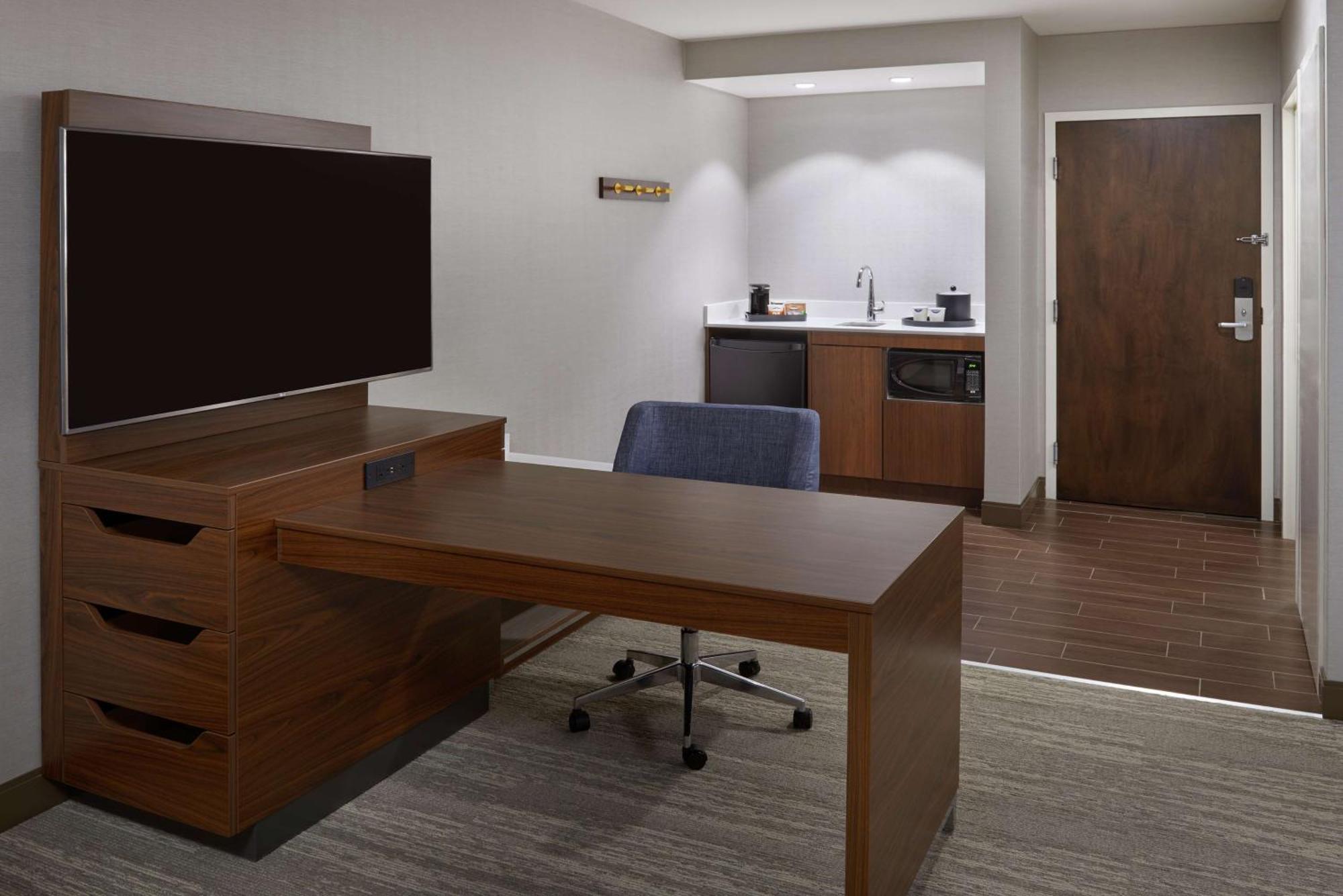 Hampton Inn & Suites Montreal-דורבאל מראה חיצוני תמונה