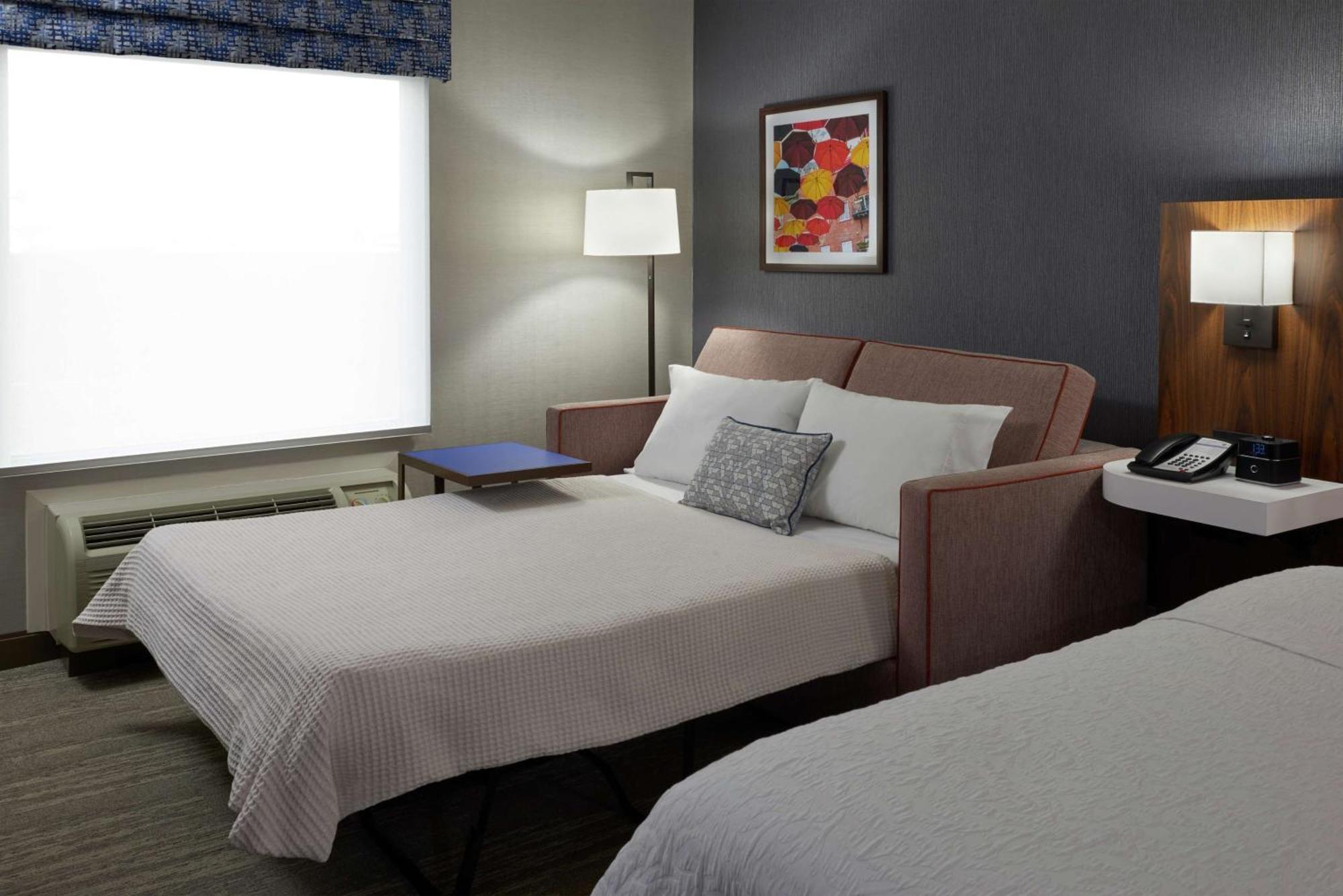 Hampton Inn & Suites Montreal-דורבאל מראה חיצוני תמונה