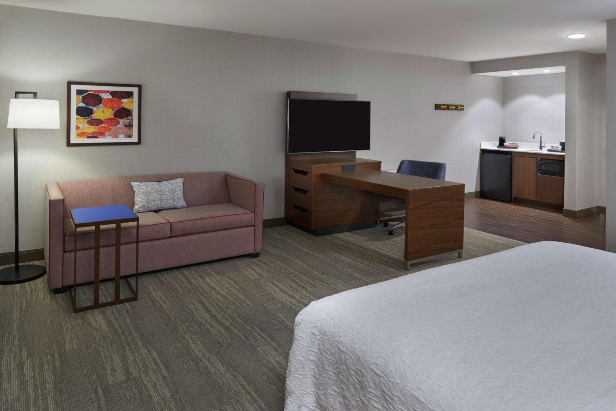 Hampton Inn & Suites Montreal-דורבאל מראה חיצוני תמונה