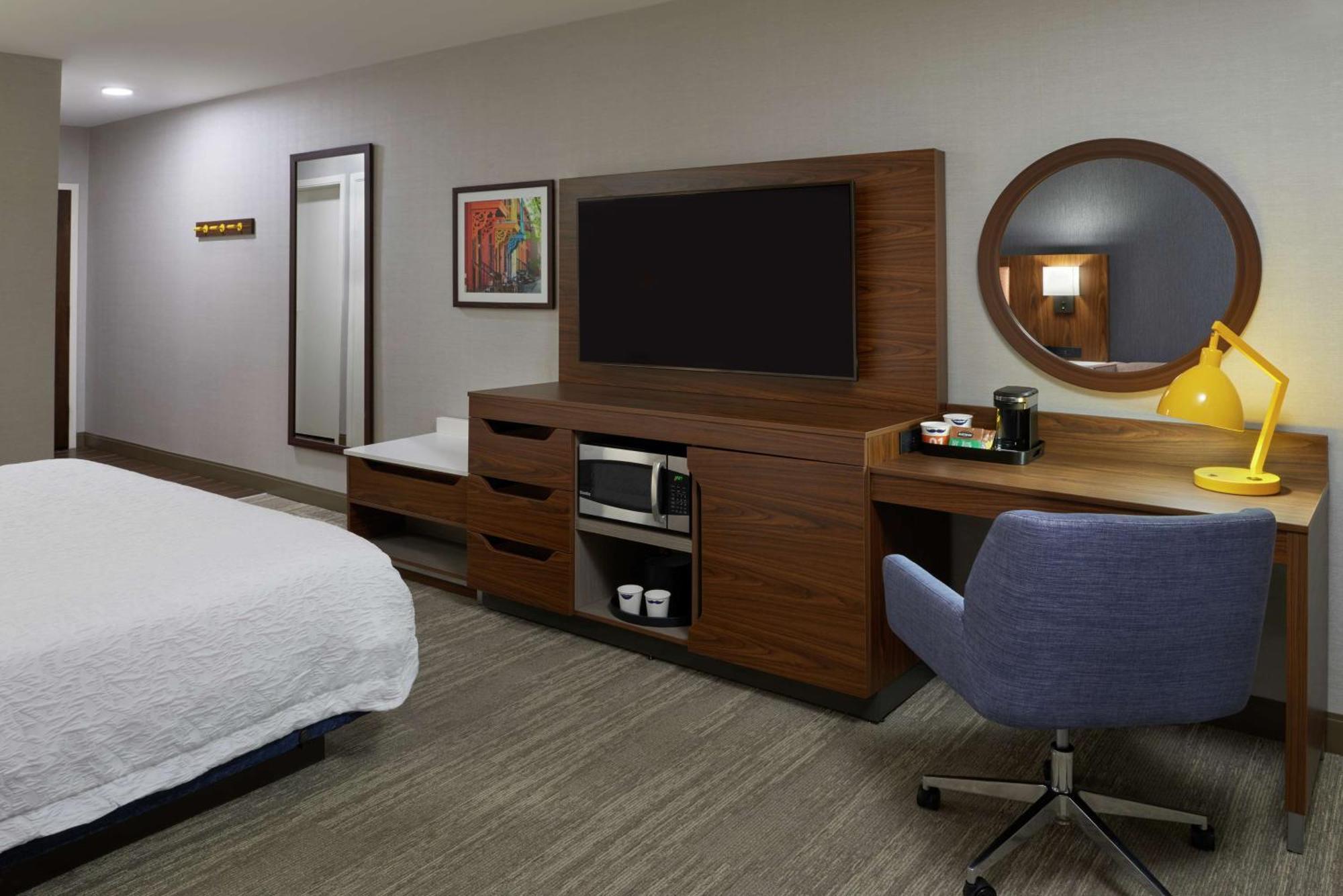 Hampton Inn & Suites Montreal-דורבאל מראה חיצוני תמונה