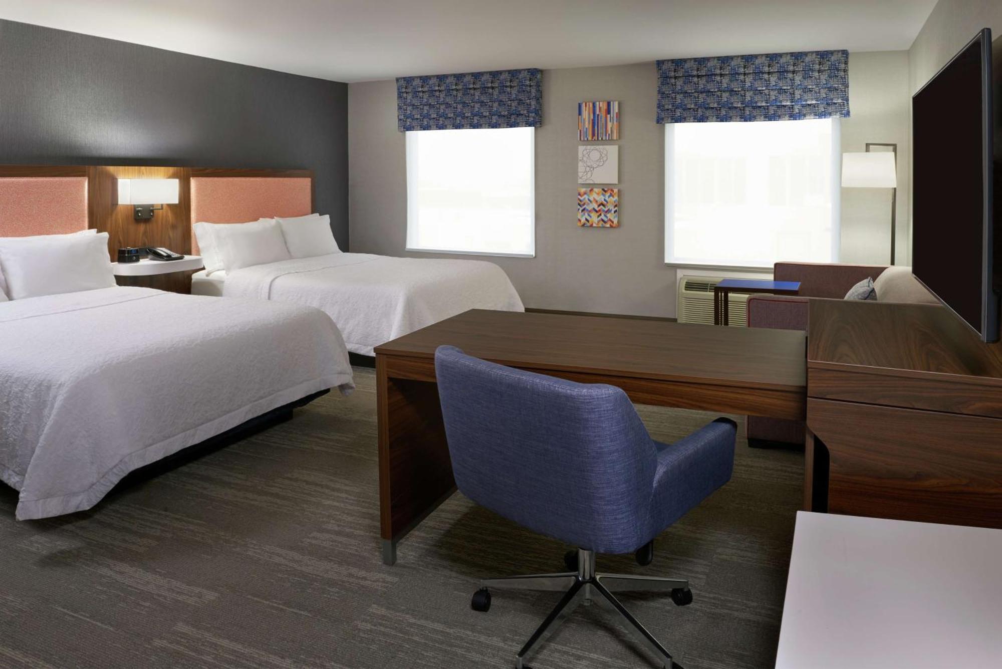 Hampton Inn & Suites Montreal-דורבאל מראה חיצוני תמונה