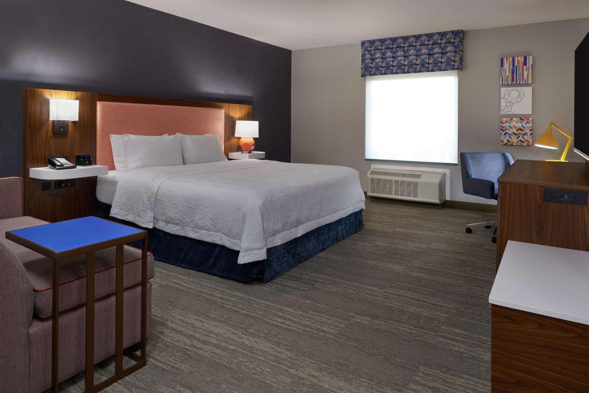 Hampton Inn & Suites Montreal-דורבאל מראה חיצוני תמונה