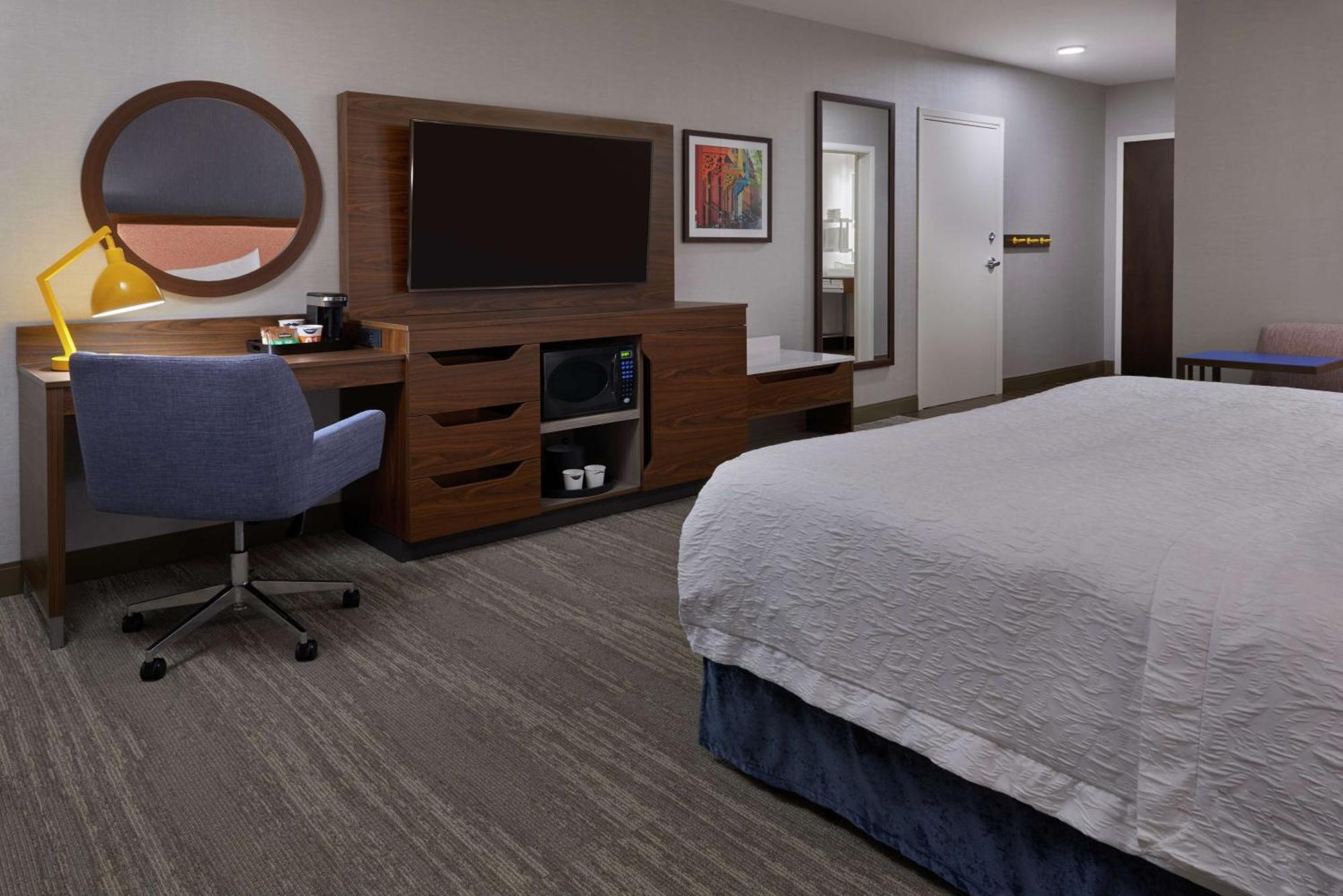 Hampton Inn & Suites Montreal-דורבאל מראה חיצוני תמונה