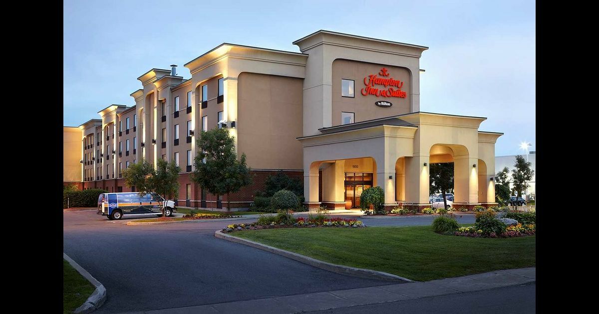 Hampton Inn & Suites Montreal-דורבאל מראה חיצוני תמונה