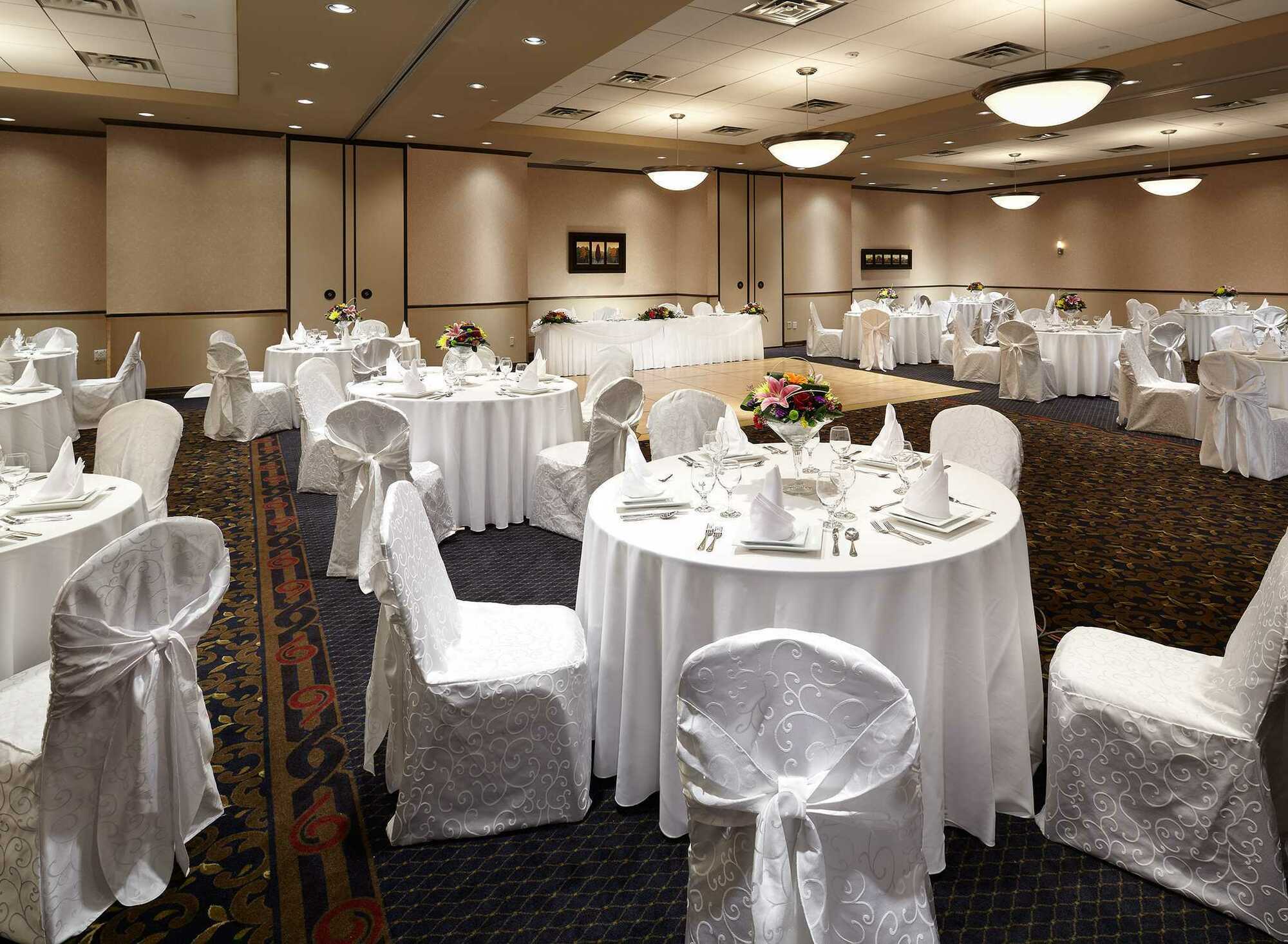 Hampton Inn & Suites Montreal-דורבאל מראה חיצוני תמונה